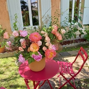 Composition florale Pivoine, Fleuriste Blaye, Livraison fleurs Blaye